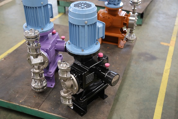 Hydraulic diaphragm metering pump